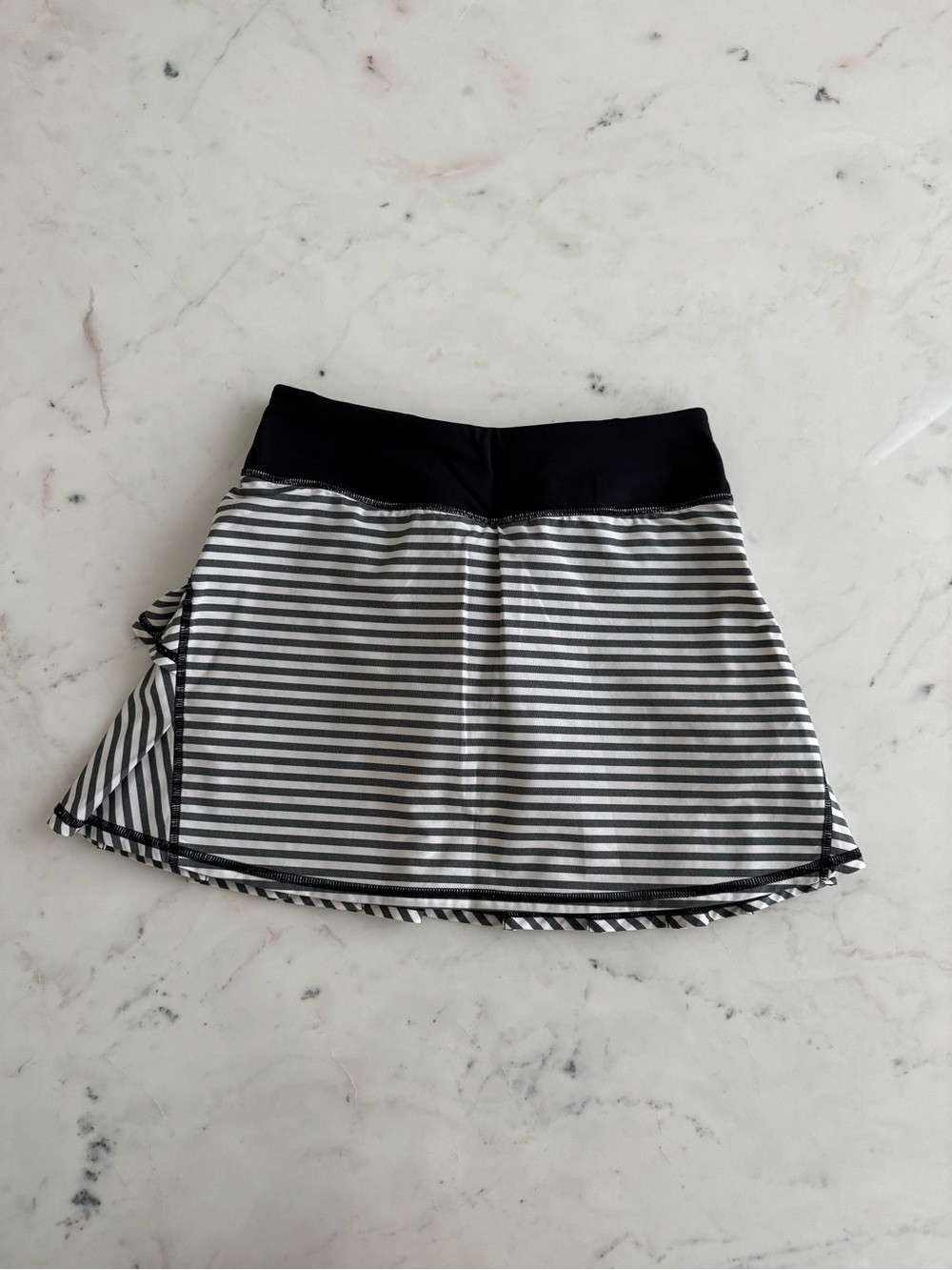 Lululemon - Short Skirt - Black and White Striped Size 2